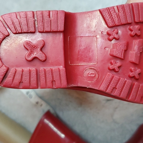 Children's Red Rubber Slip-on Boots (No Shoes Required) - 4" shaft - EUC - Sz 6 - Picture 8 of 12